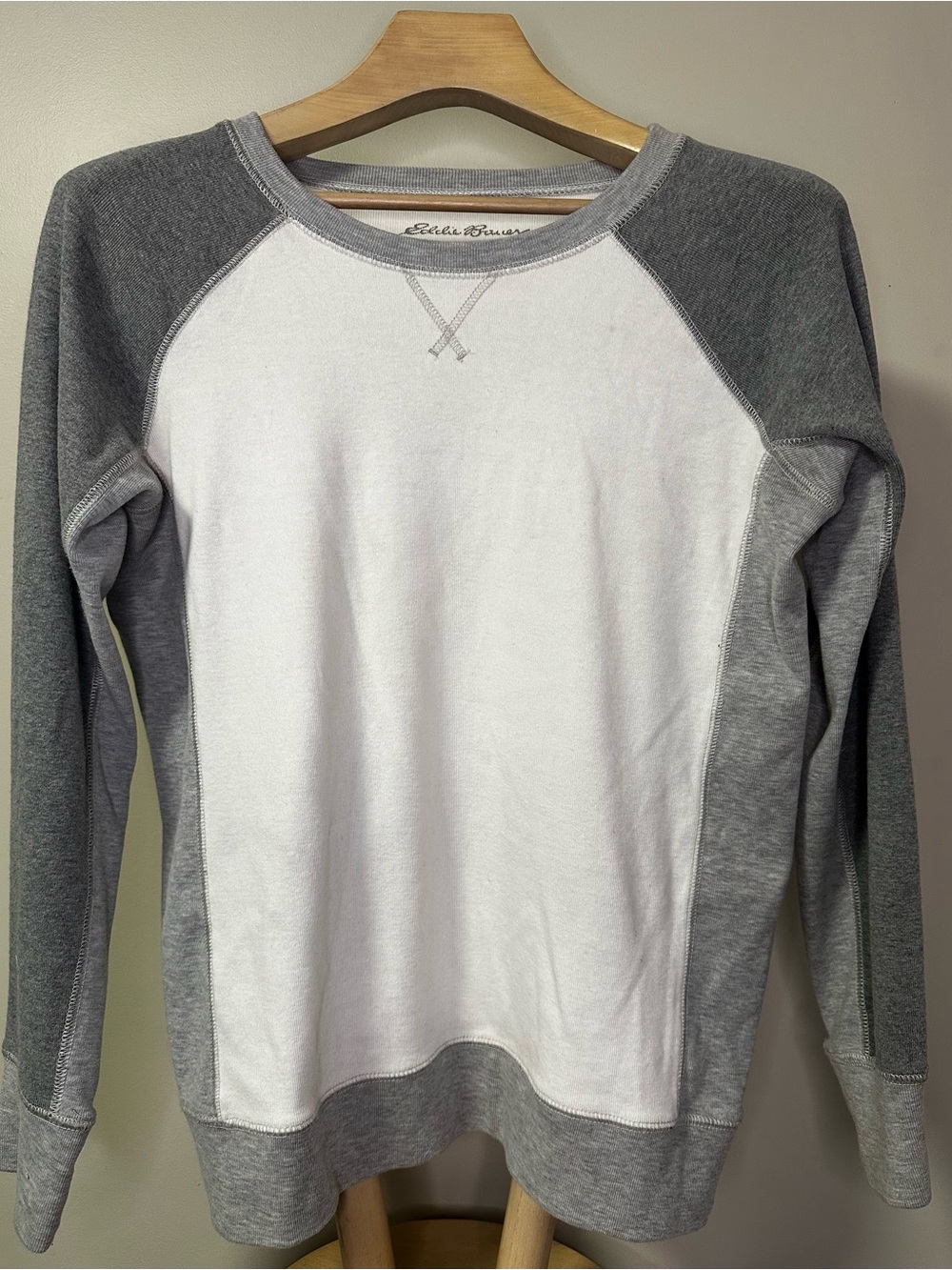 Eddie Bauer Legend Wash Gray White Crewneck Sweatshirt Size Medium